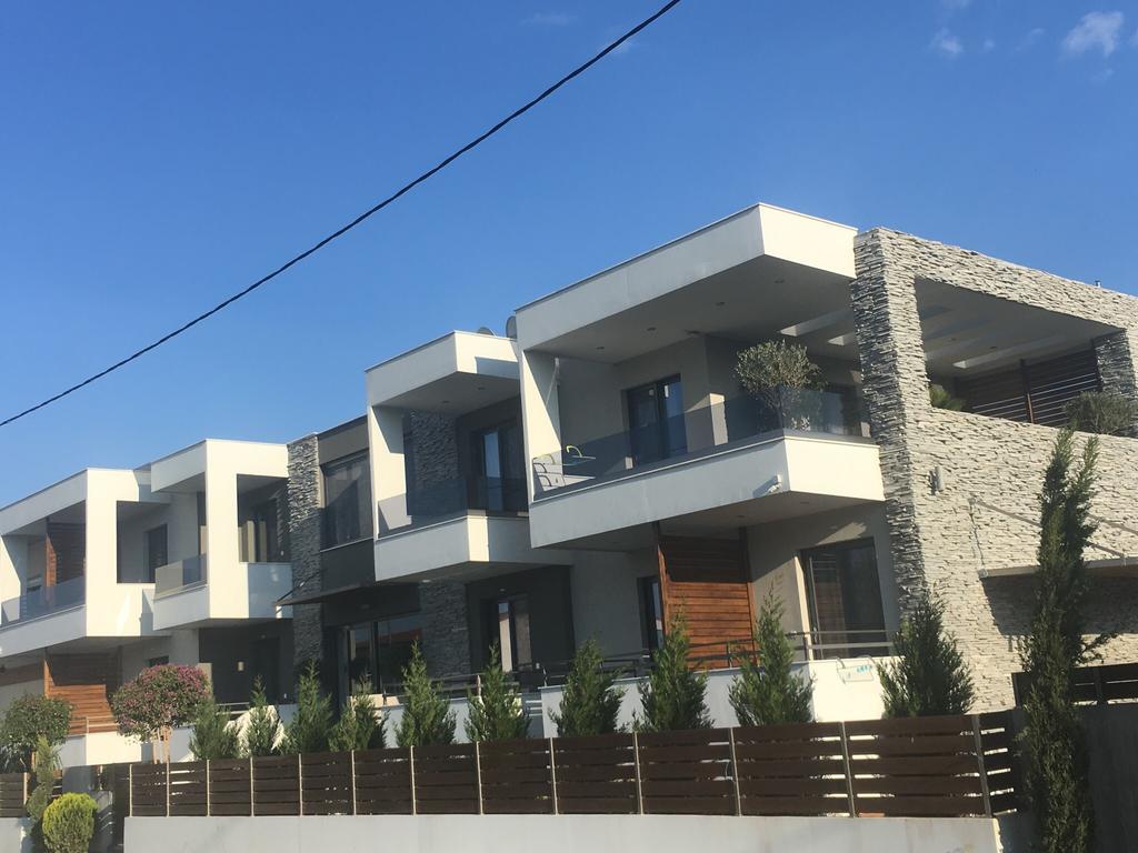Chrysalis Studios Stavros  Luaran gambar